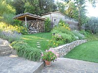La legnaia tra i fiori