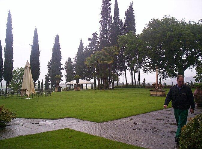 Giardiniere al lavoro